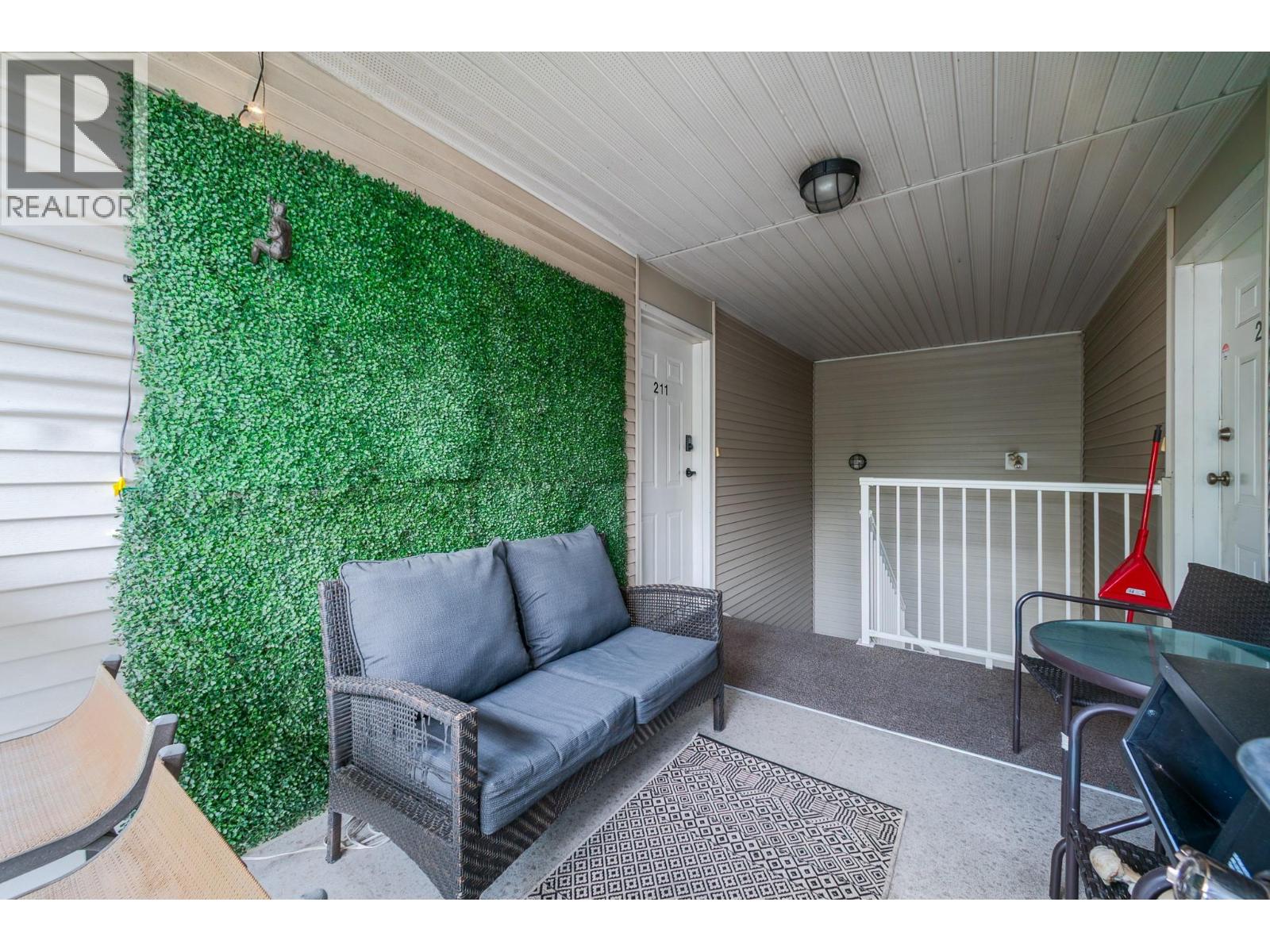 211 1390 Dilworth Crescent, Kelowna