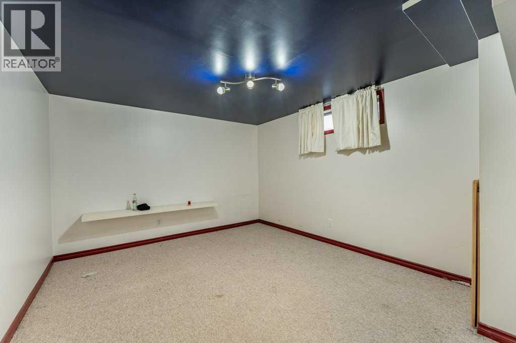 250 Mt Lorette Close SE - 27