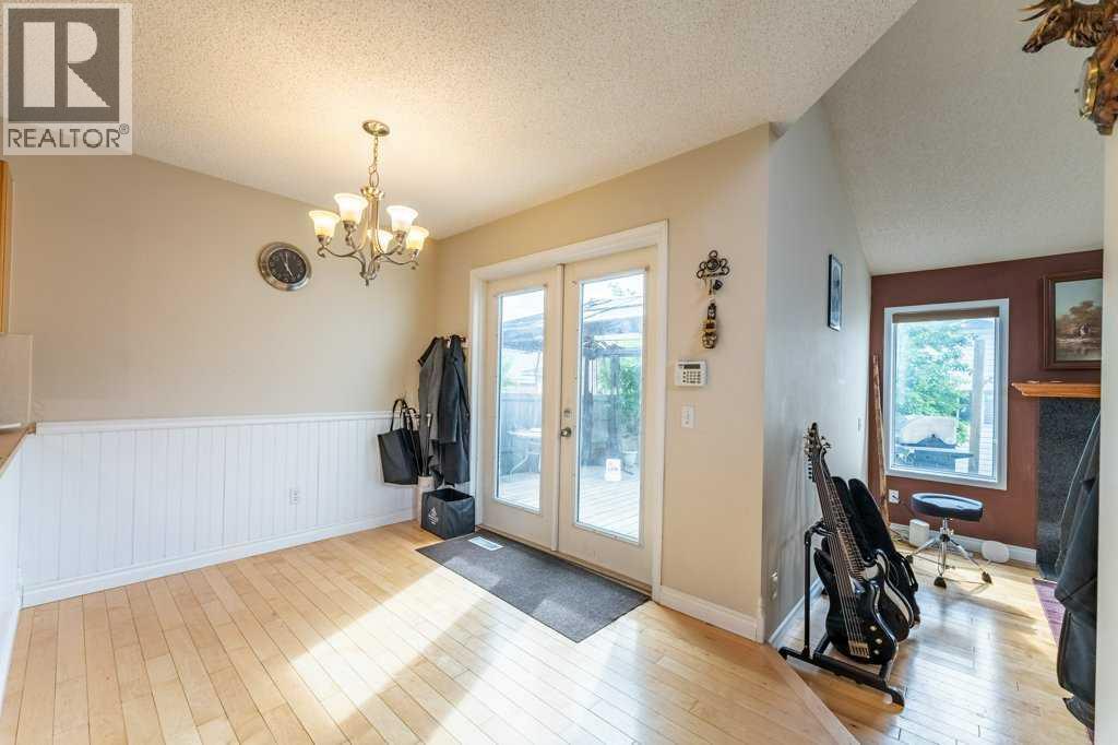250 Mt Lorette Close SE - 9