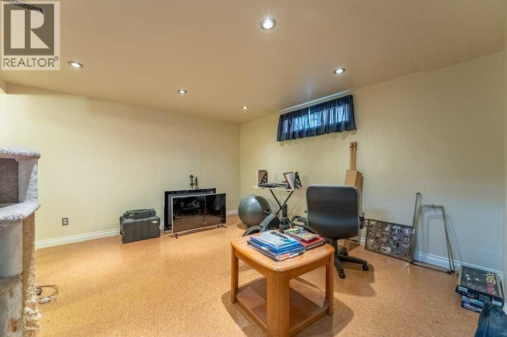 250 Mt Lorette Close SE - 23