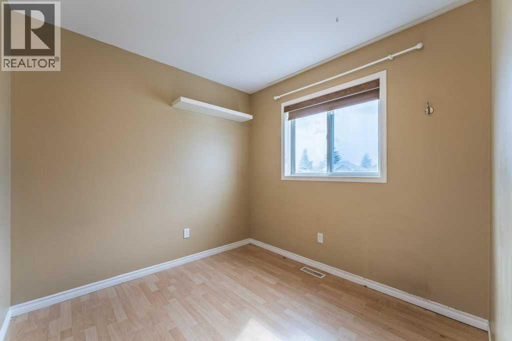 250 Mt Lorette Close SE - 18