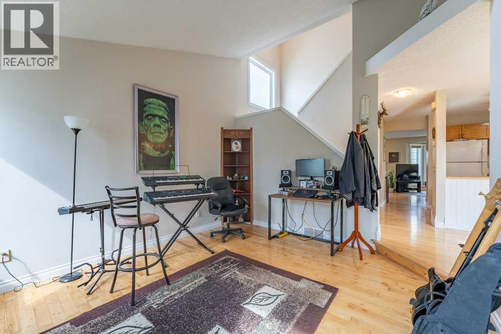250 Mt Lorette Close SE - 12