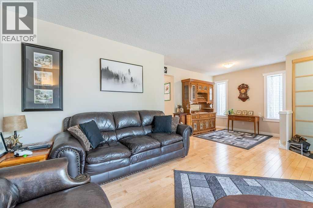 250 Mt Lorette Close SE - 4