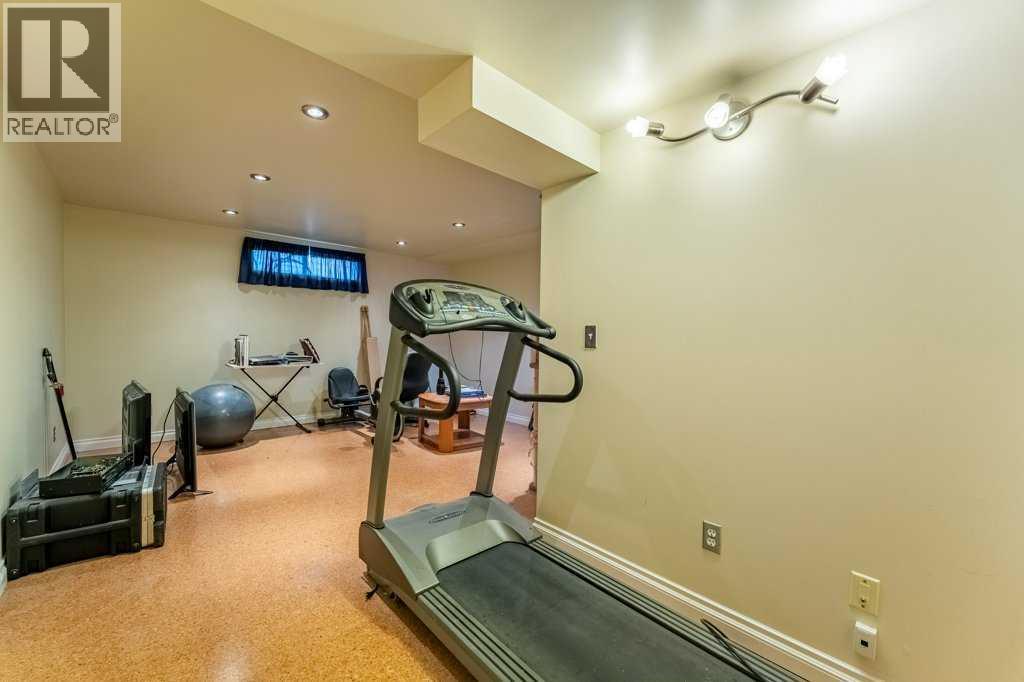 250 Mt Lorette Close SE - 25