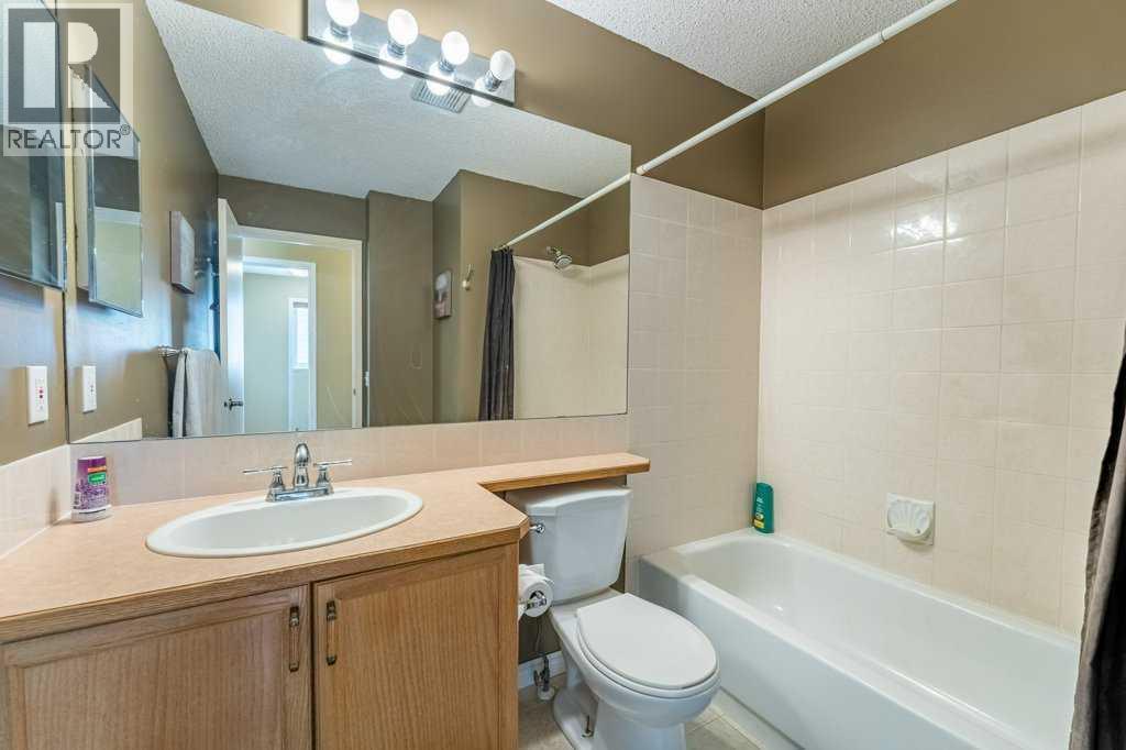 250 Mt Lorette Close SE - 20