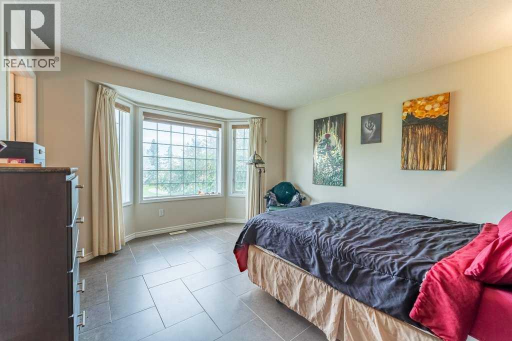 250 Mt Lorette Close SE - 14