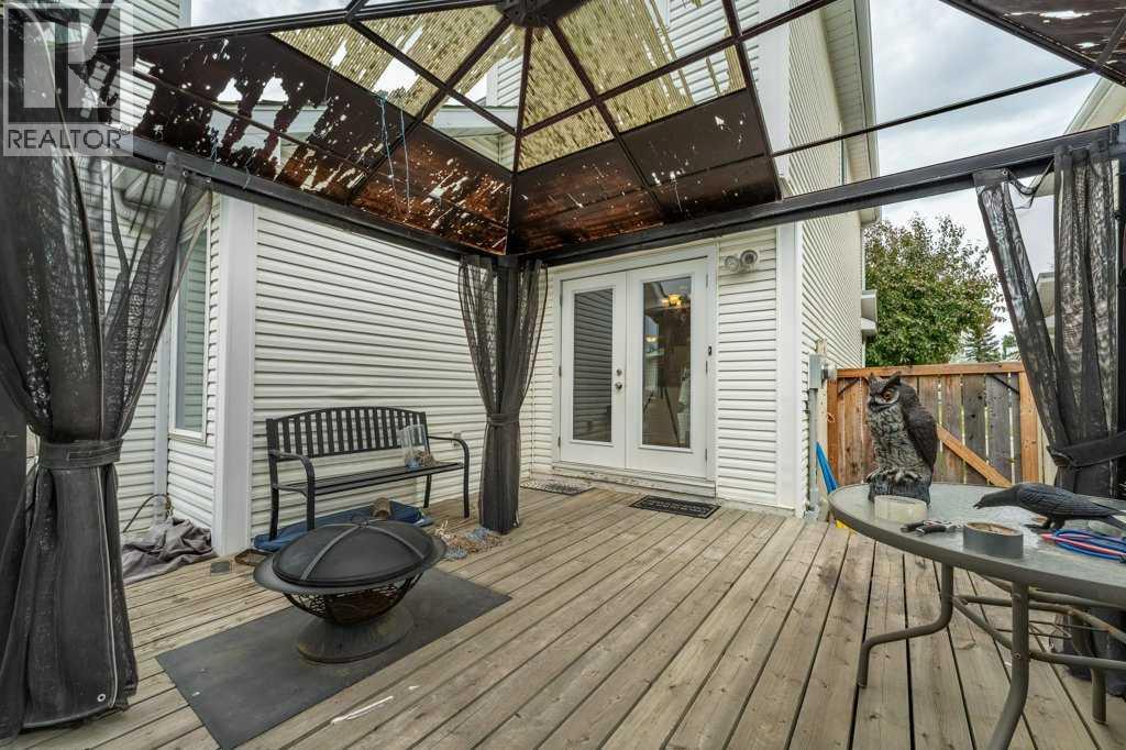 250 Mt Lorette Close SE - 29