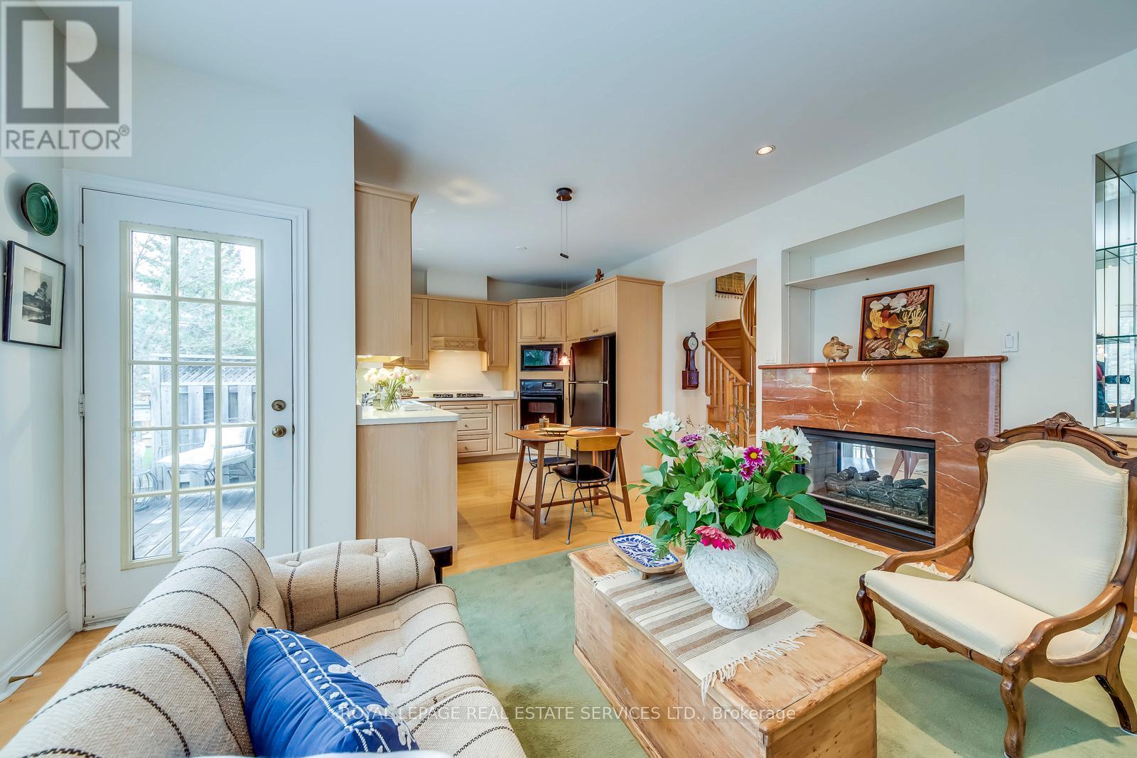175 LA ROSE AVENUE - 11