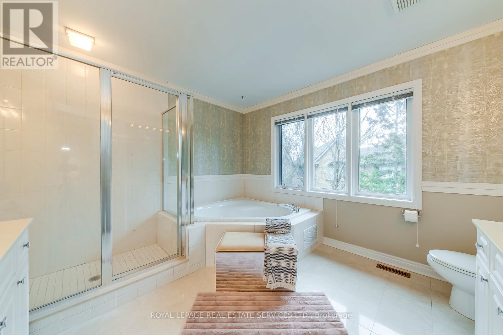 175 LA ROSE AVENUE - 21