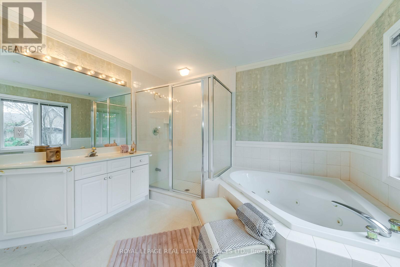 175 LA ROSE AVENUE - 22