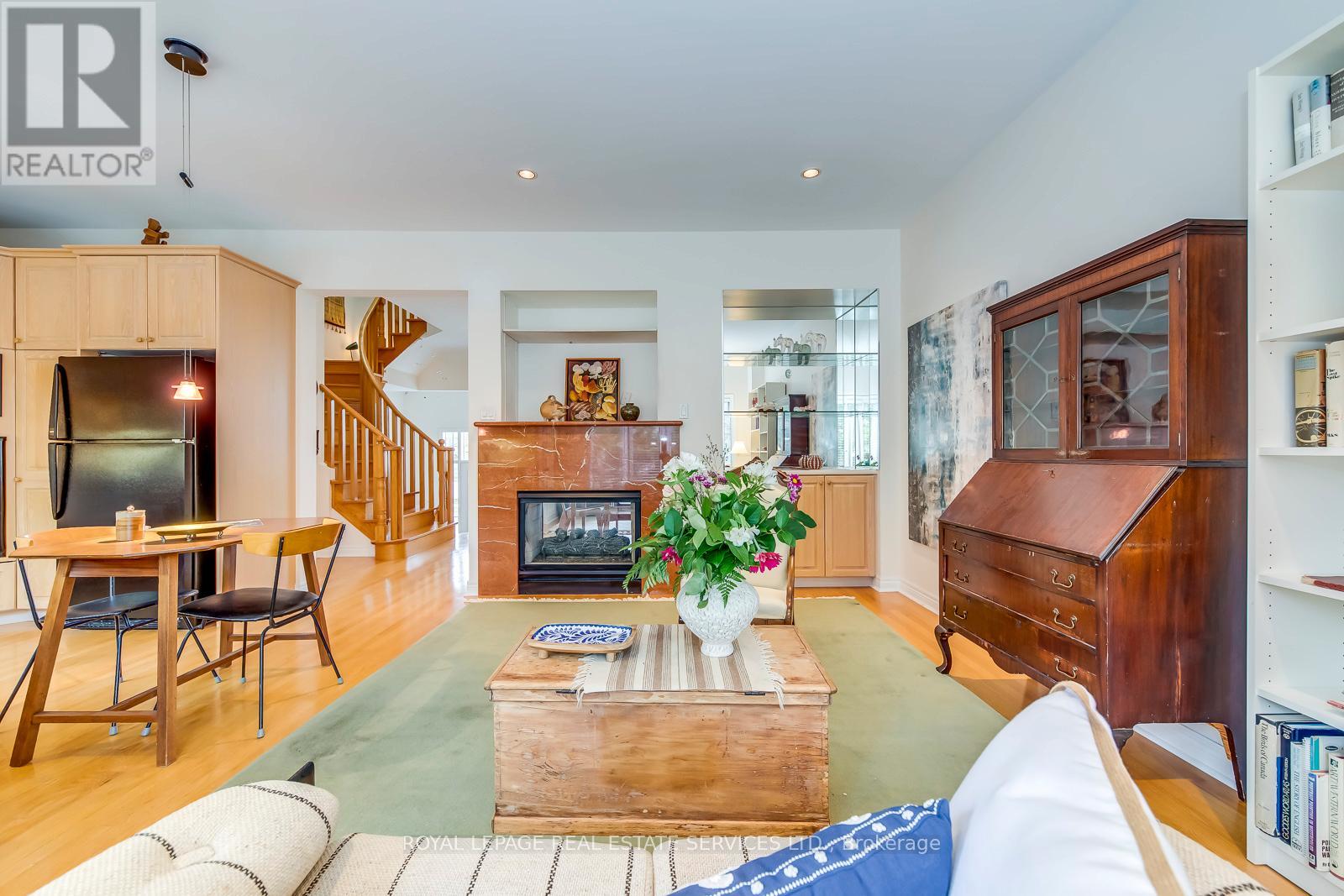 175 LA ROSE AVENUE - 7