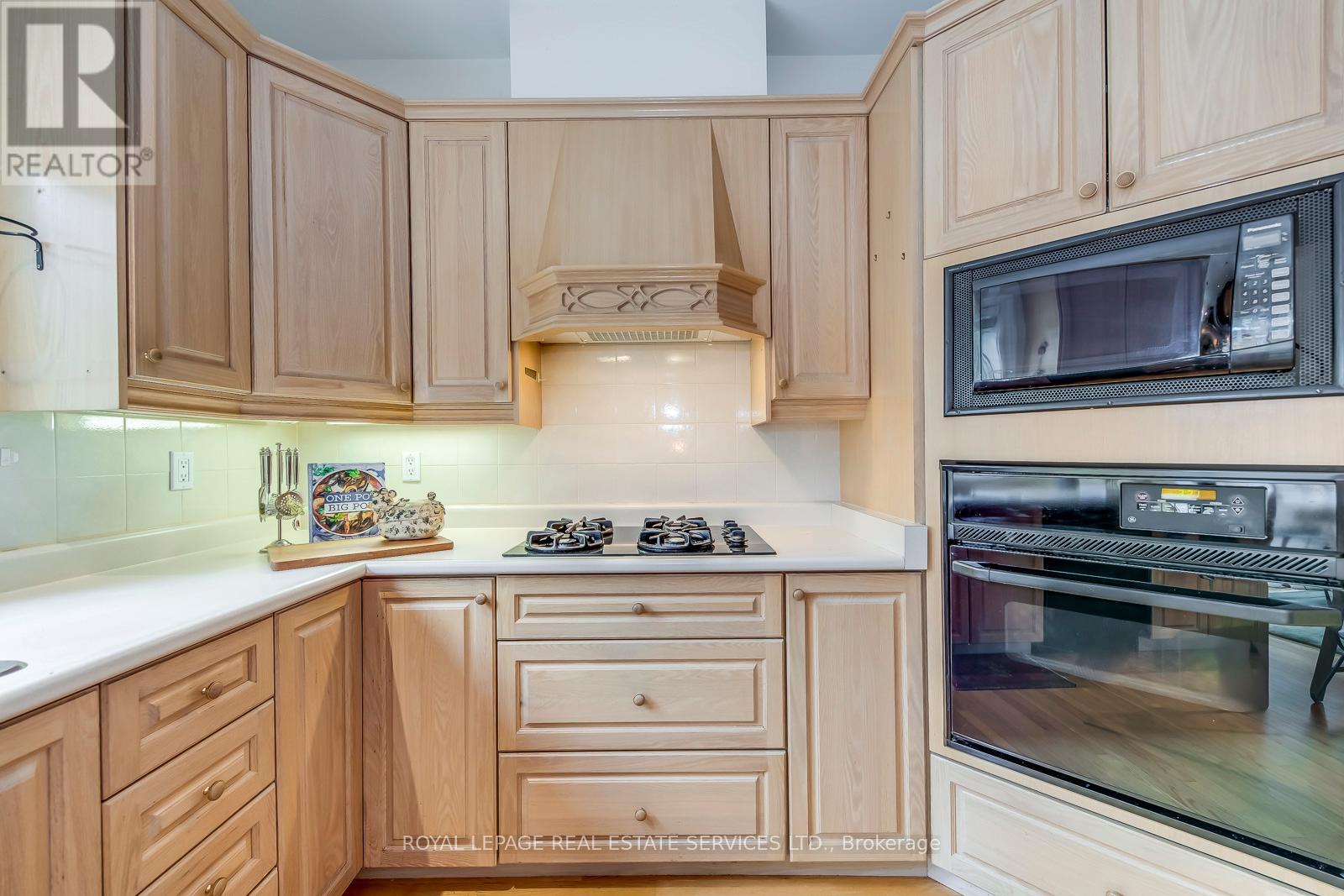175 LA ROSE AVENUE - 13
