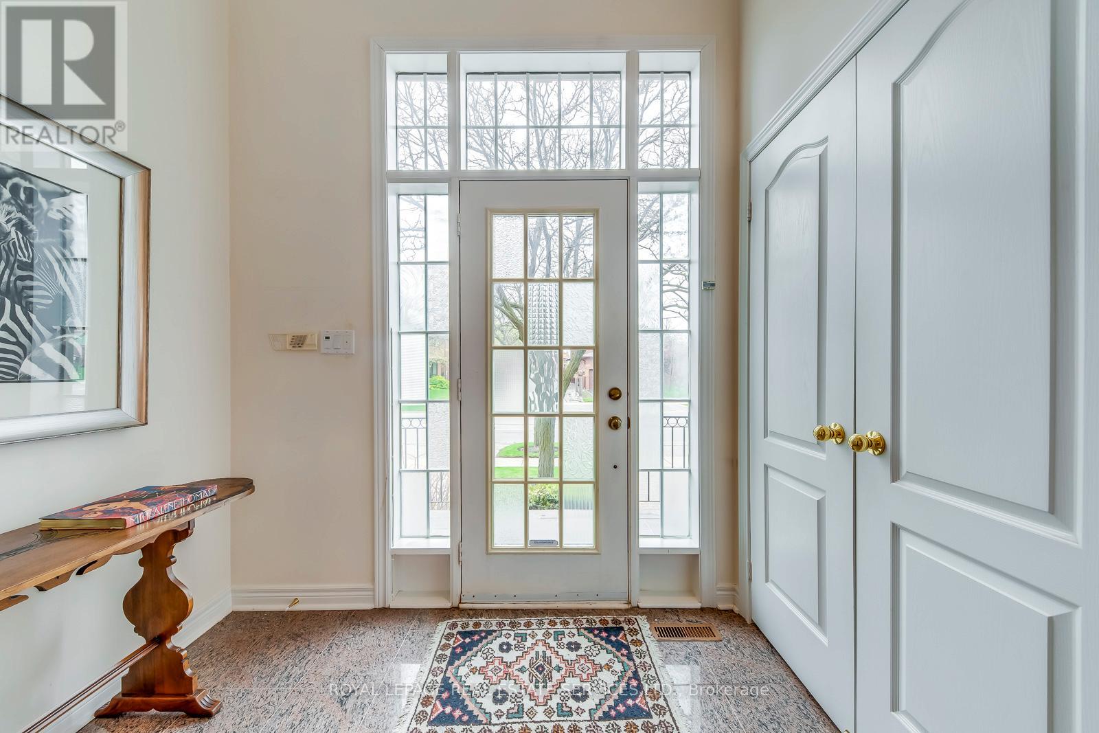 175 LA ROSE AVENUE - 38