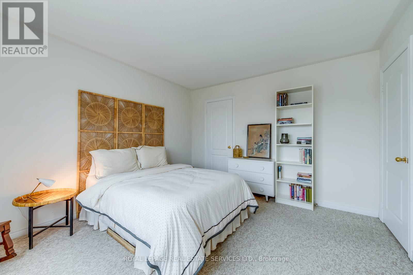 175 LA ROSE AVENUE - 26