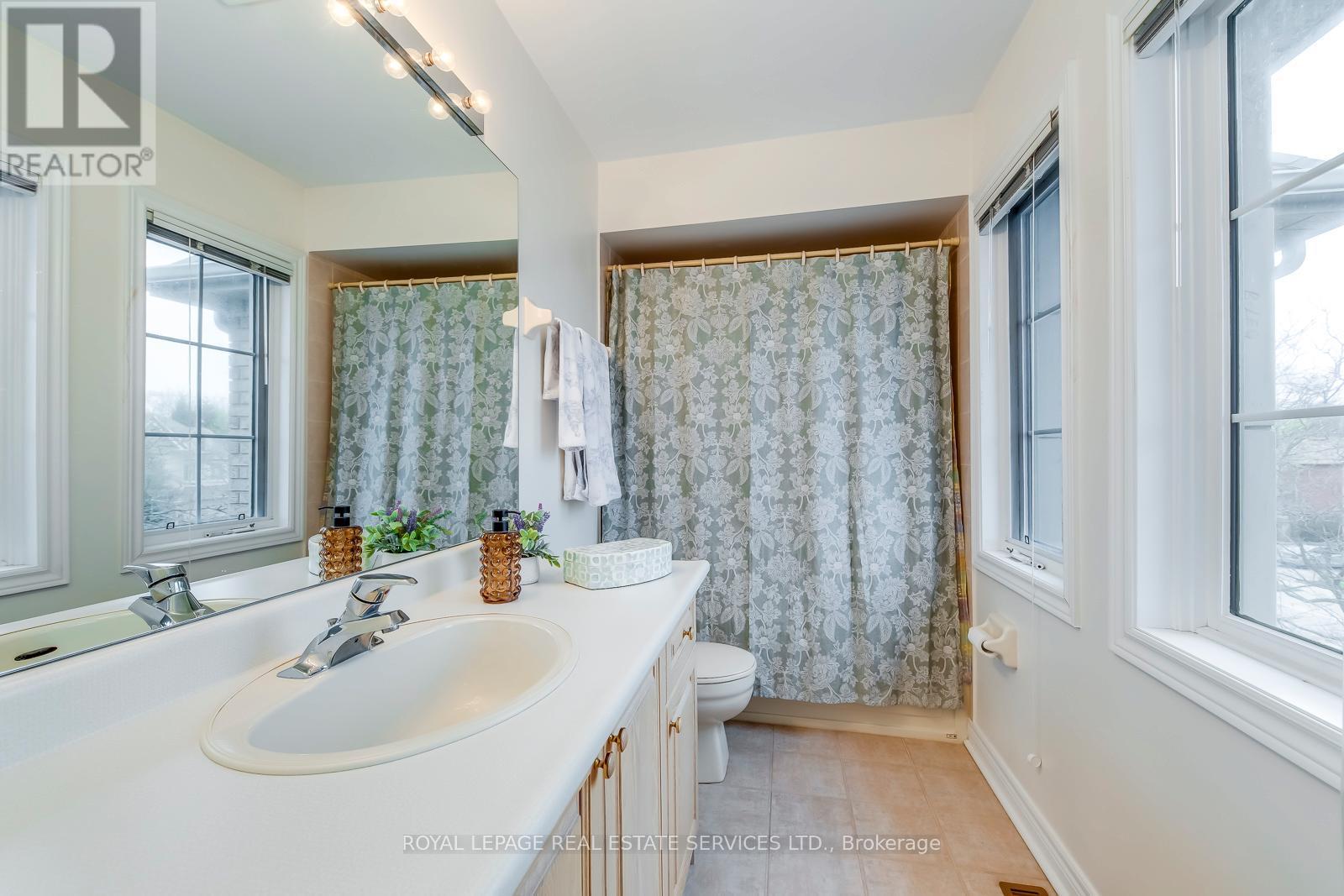 175 LA ROSE AVENUE - 27