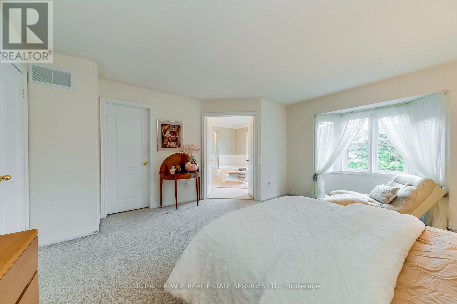175 LA ROSE AVENUE - 20