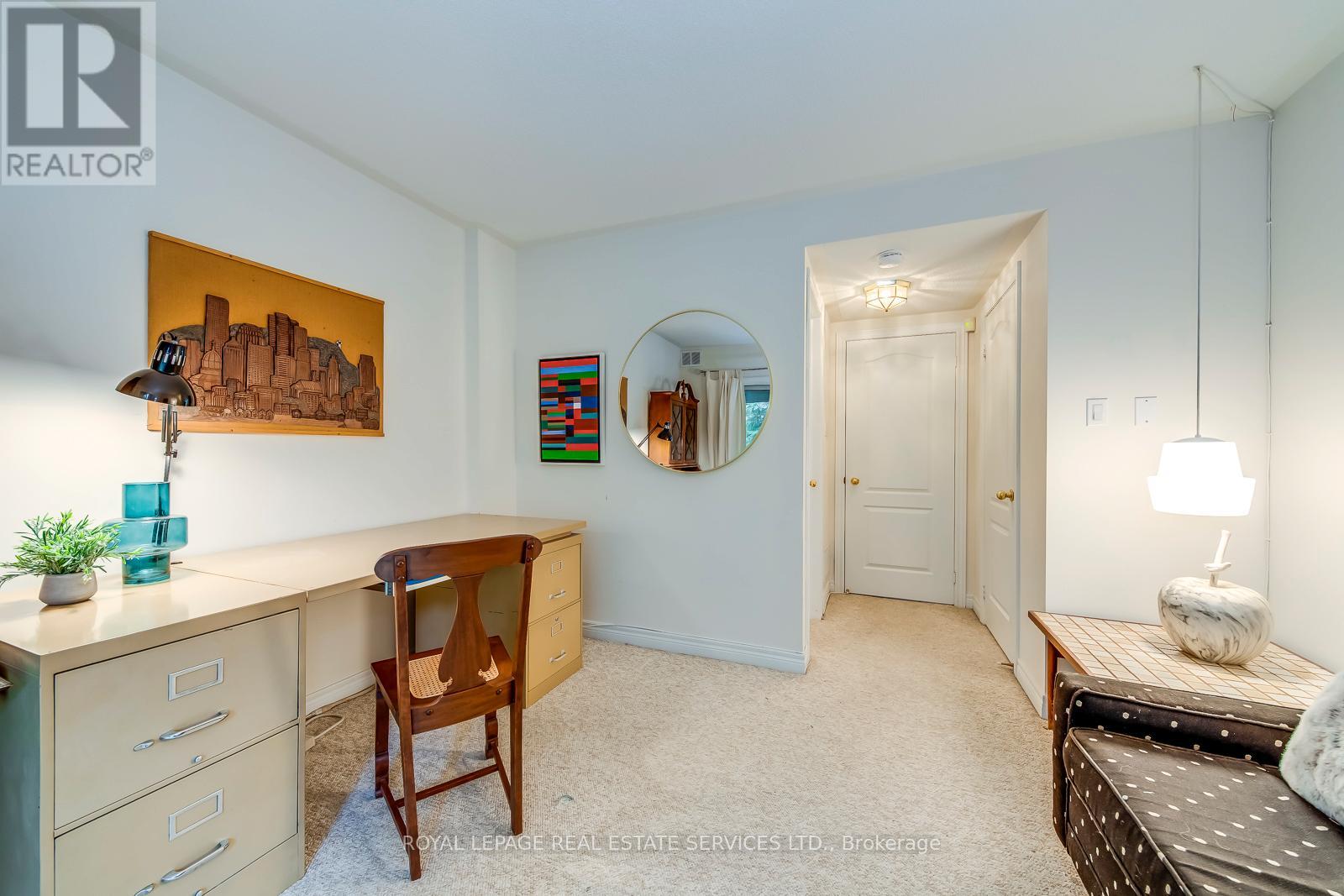 175 LA ROSE AVENUE - 33