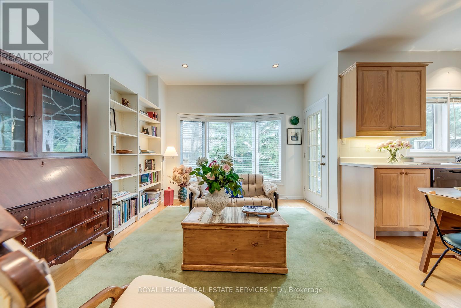175 LA ROSE AVENUE - 9