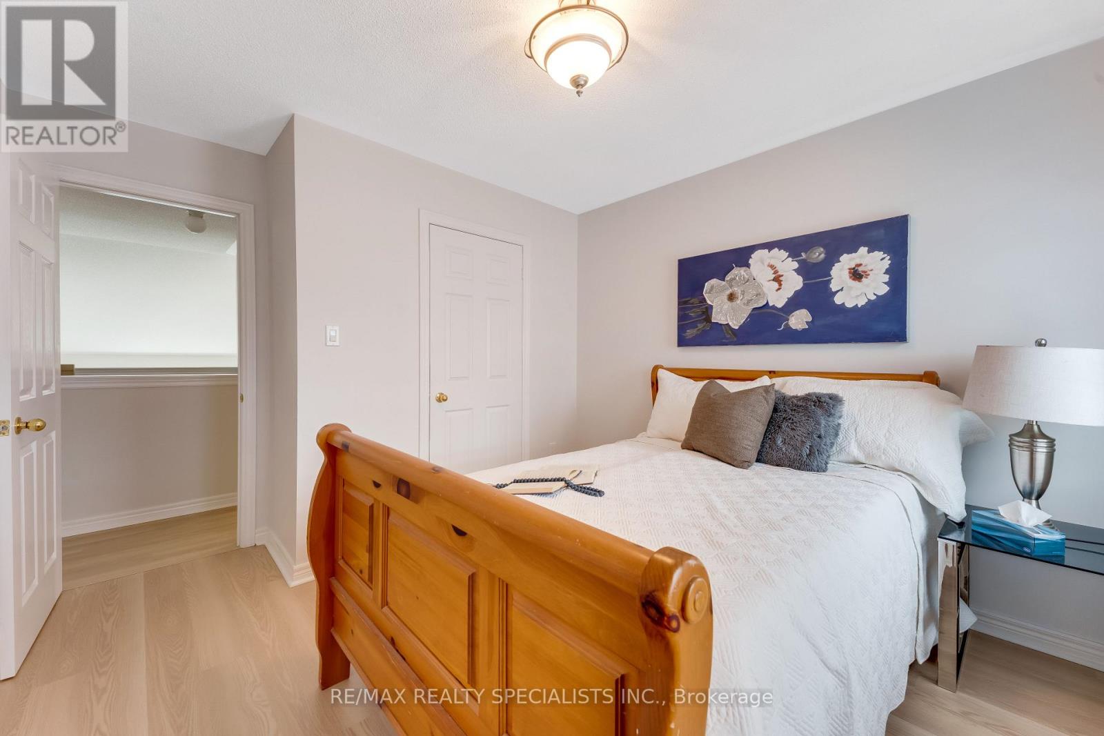 54 RED PLANT CRESCENT - Image 22