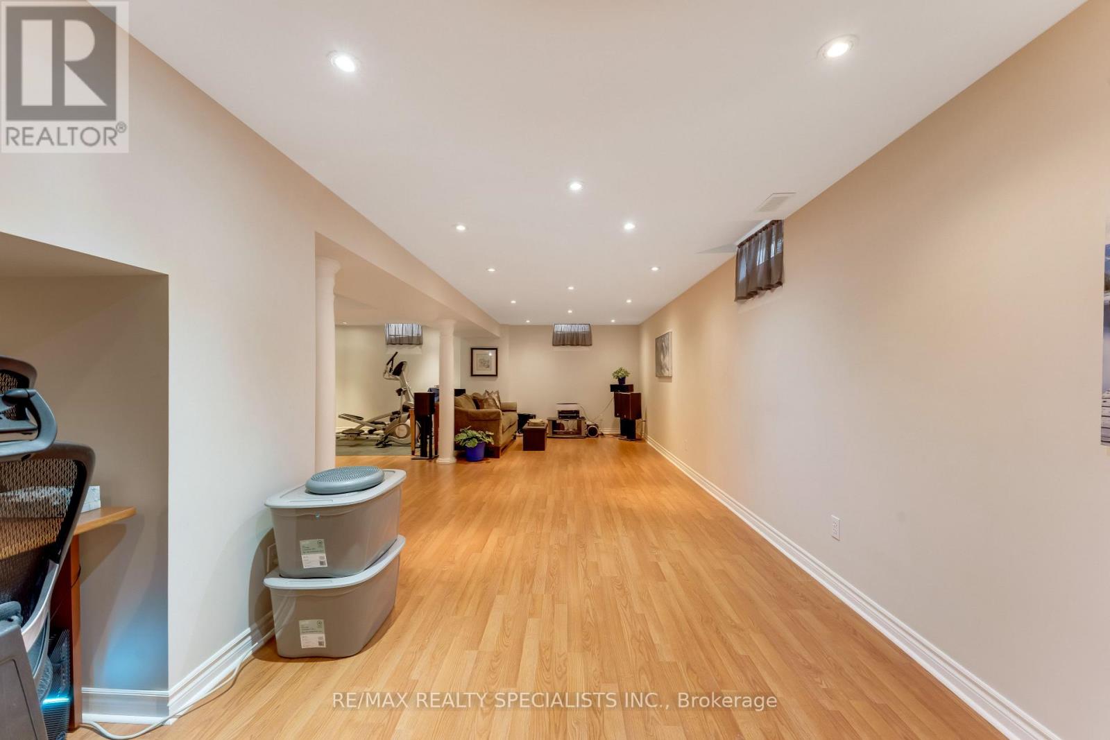 54 RED PLANT CRESCENT - Image 25