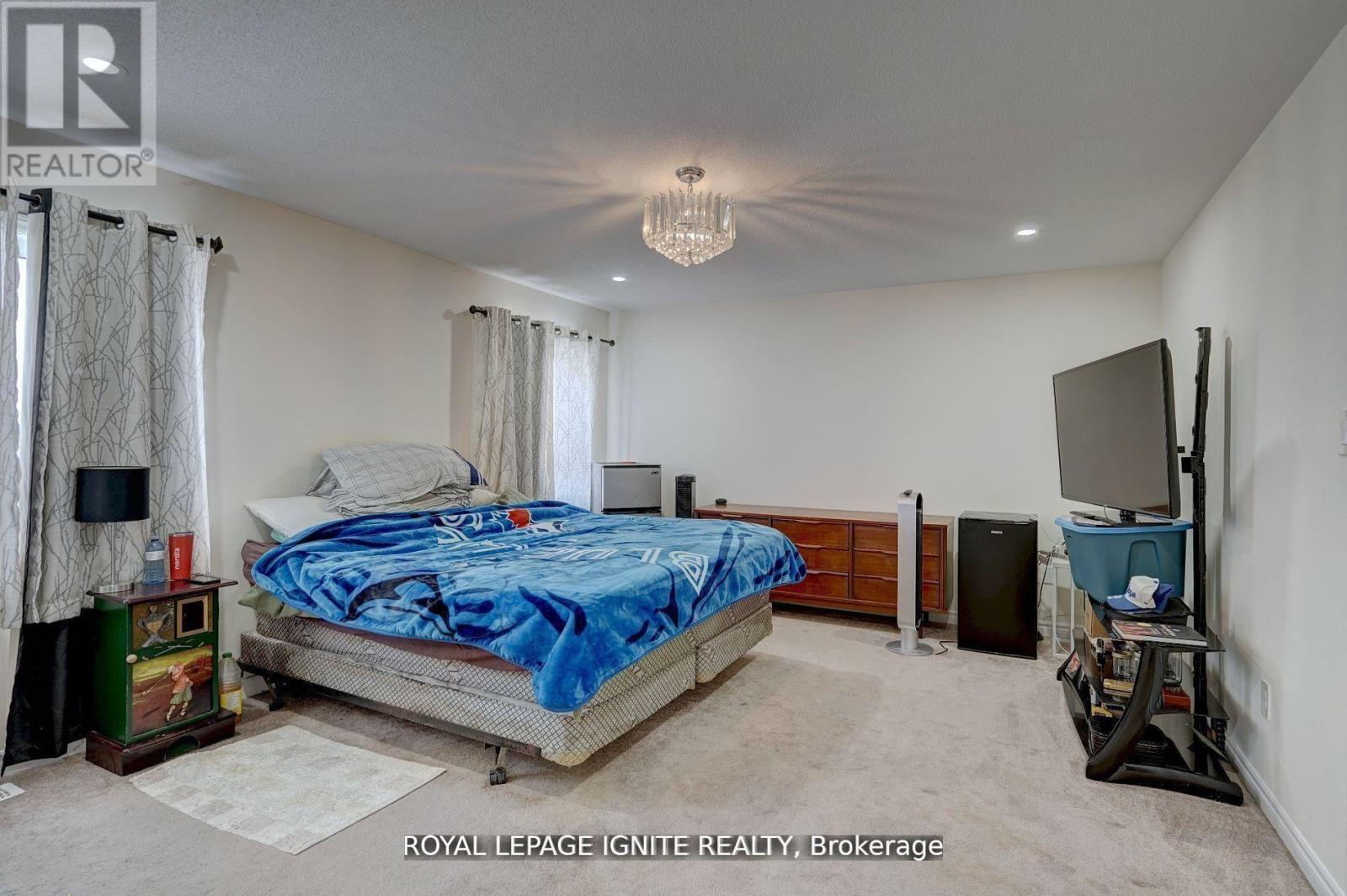 41 NORTHHILL AVENUE E - 15