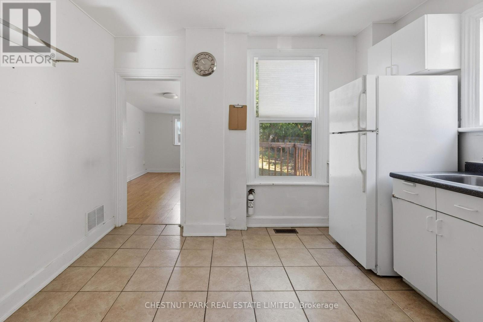 451 ALBERT STREET - 12