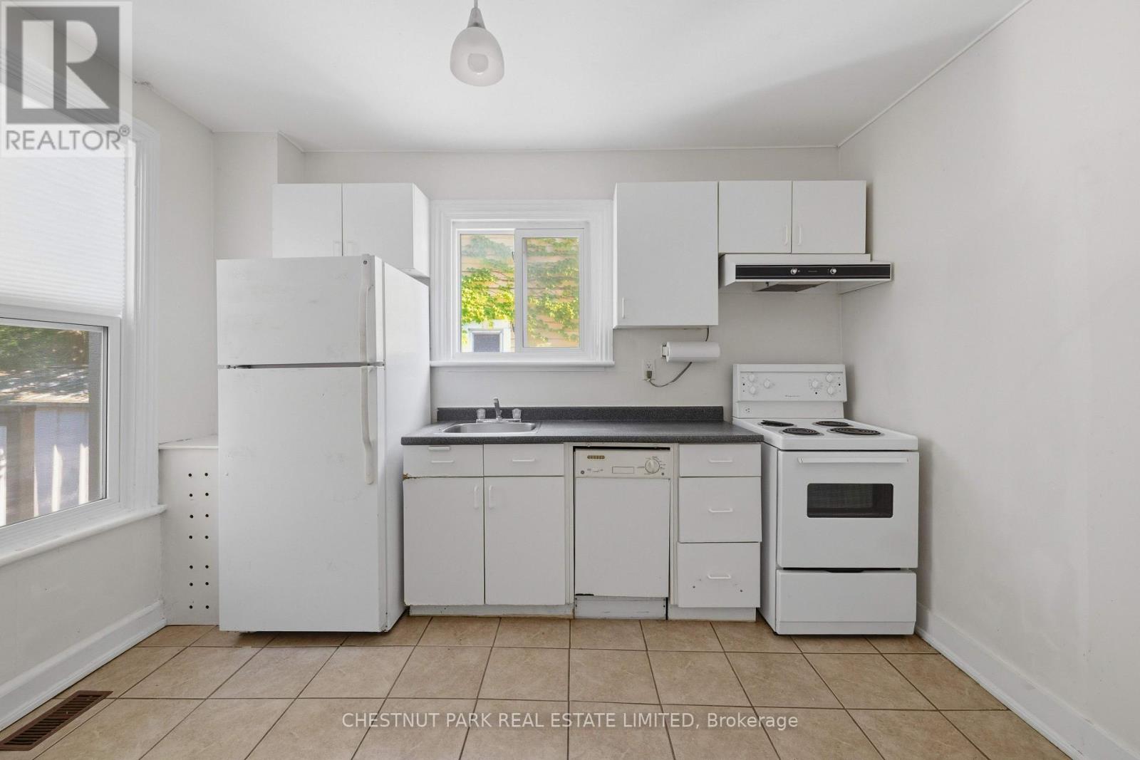 451 ALBERT STREET - 8