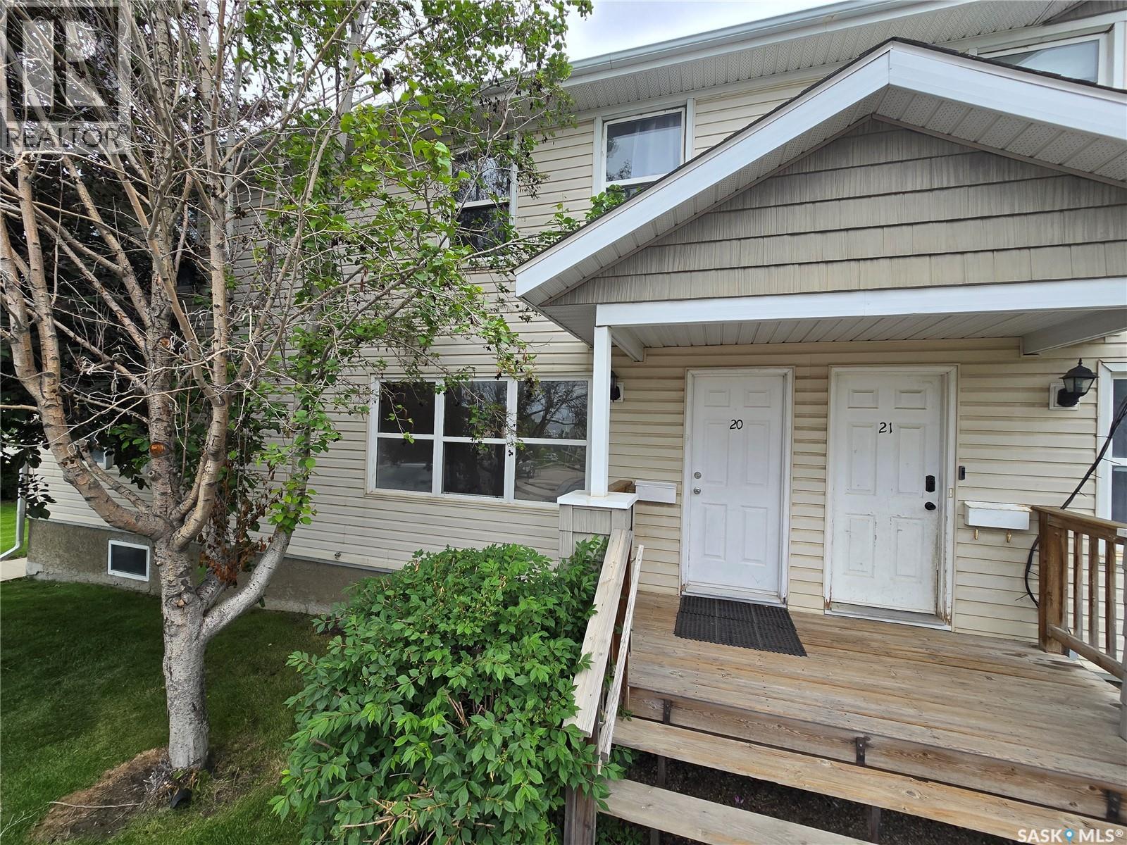 #20 210 Camponi PLACE - 1