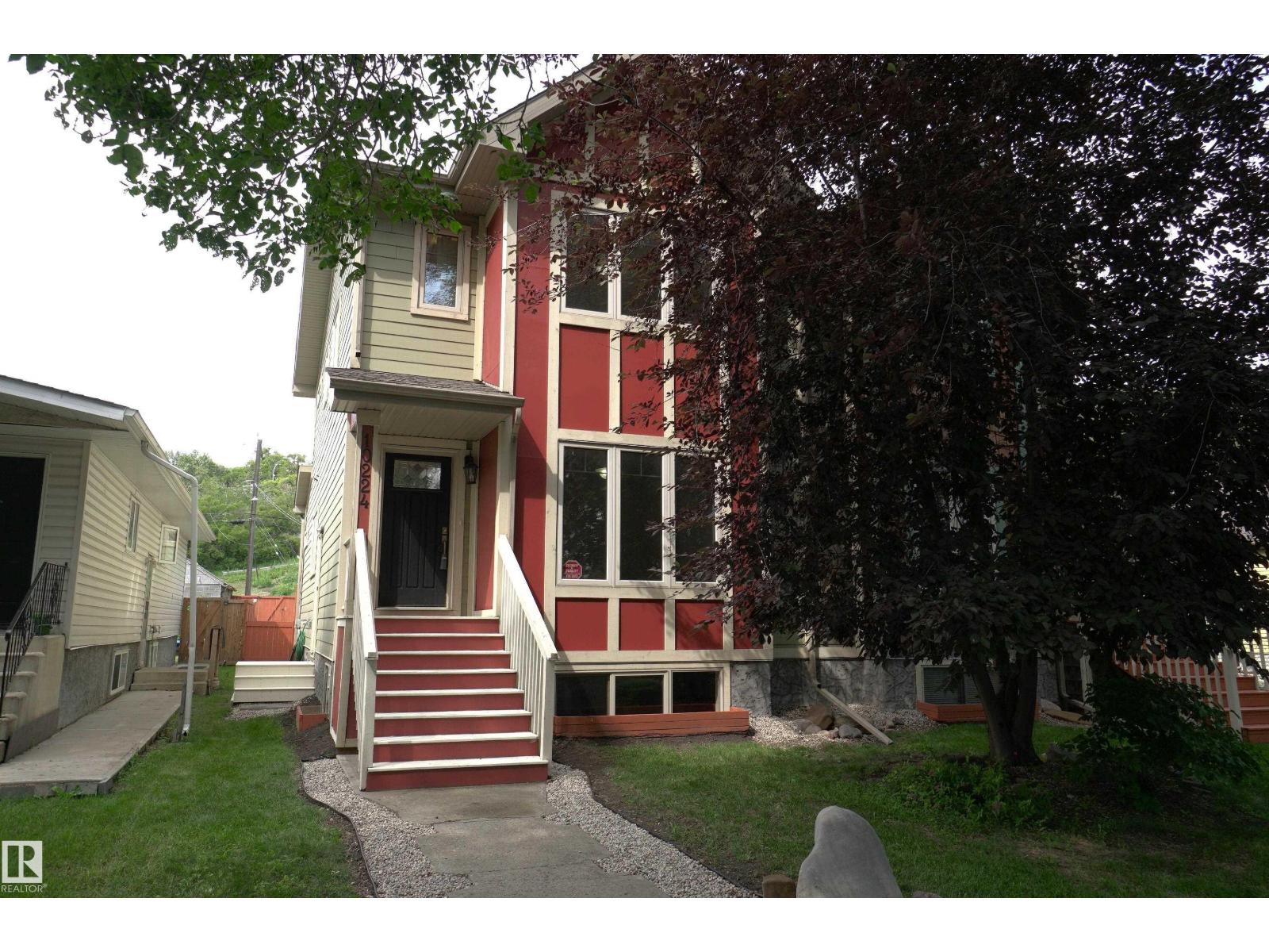 10224 90 ST NW - 1