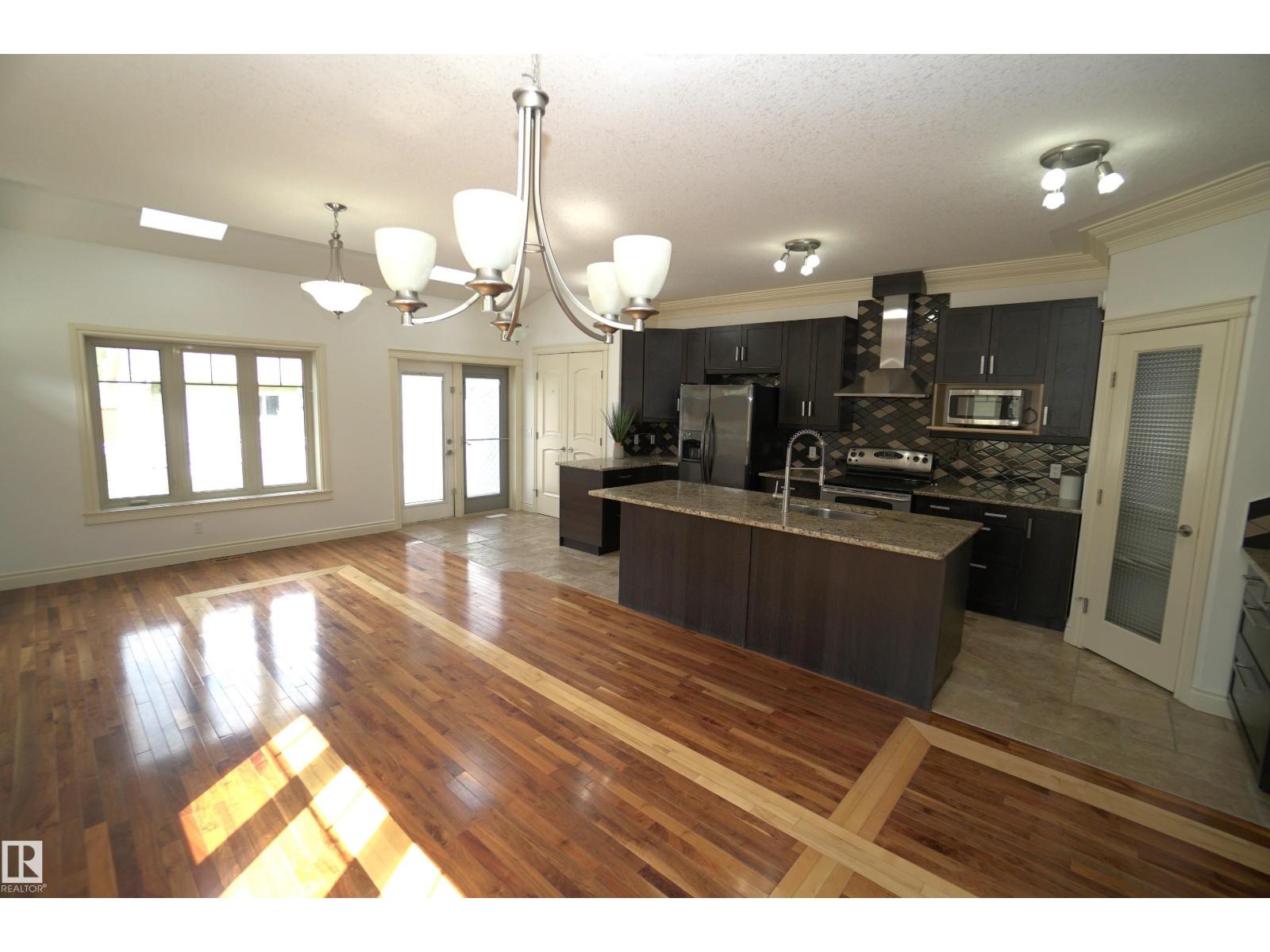 10224 90 ST NW - 10
