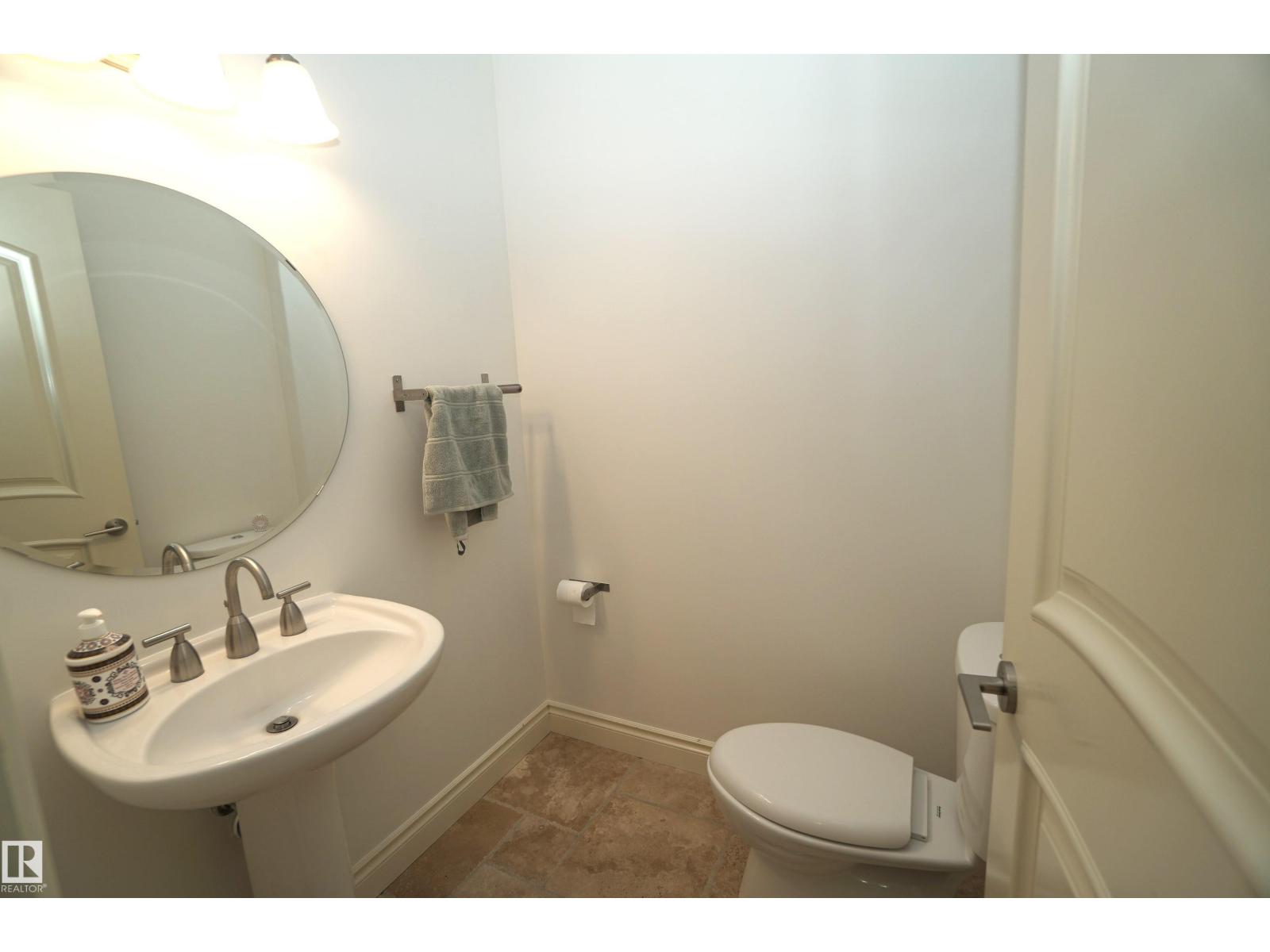 10224 90 ST NW - 11