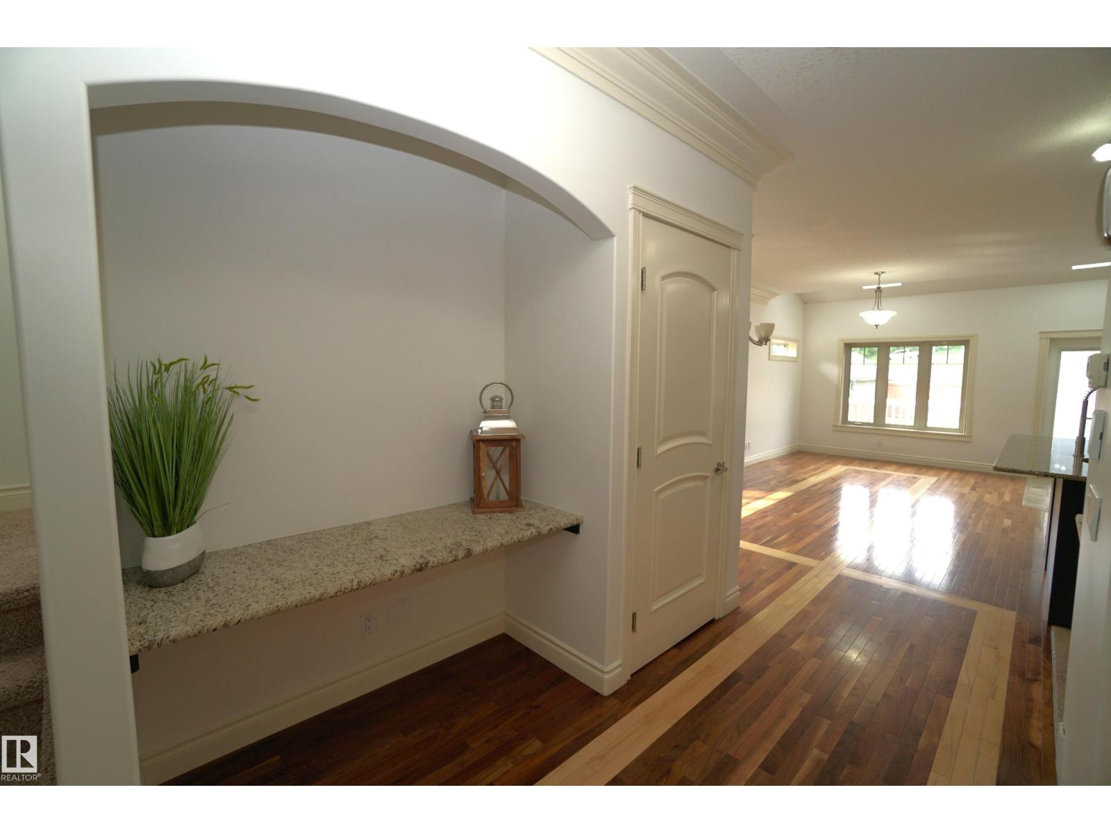 10224 90 ST NW - 12