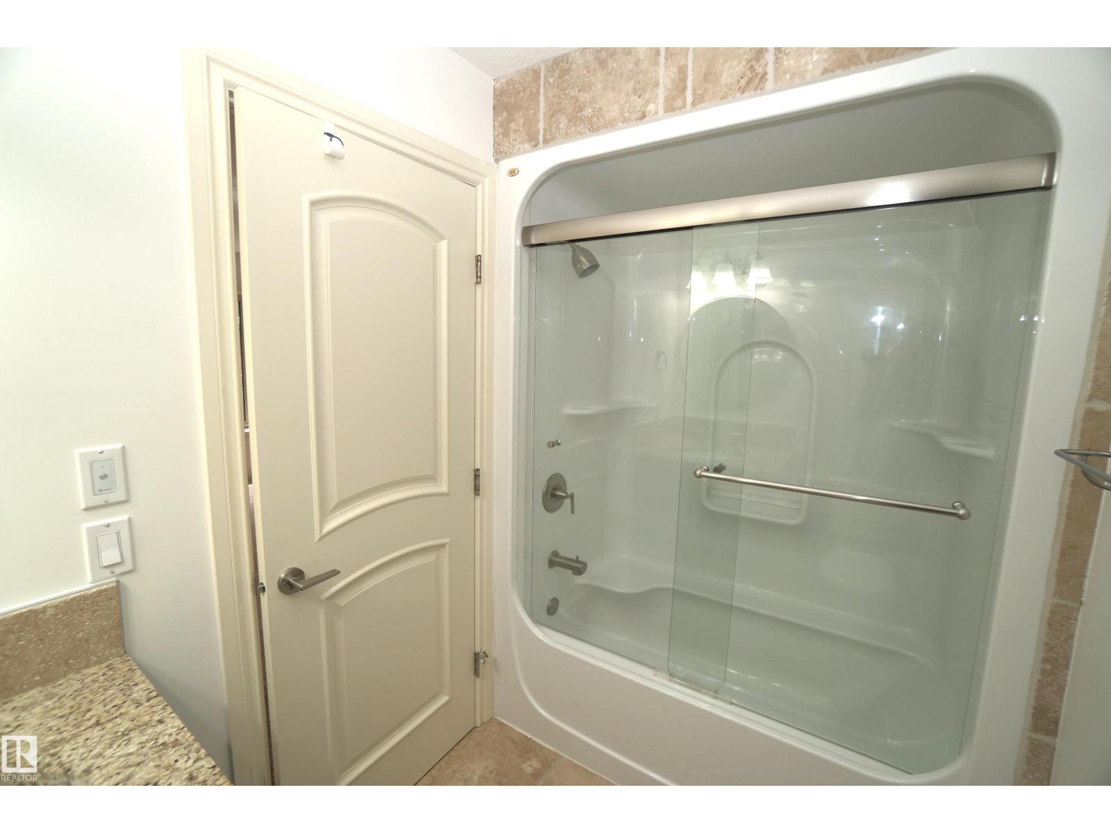 10224 90 ST NW - 26