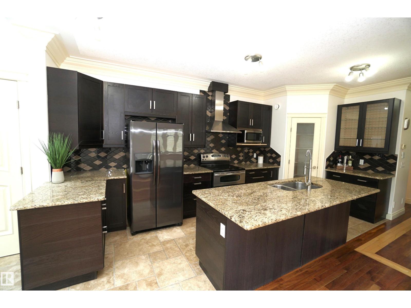 10224 90 ST NW - 3