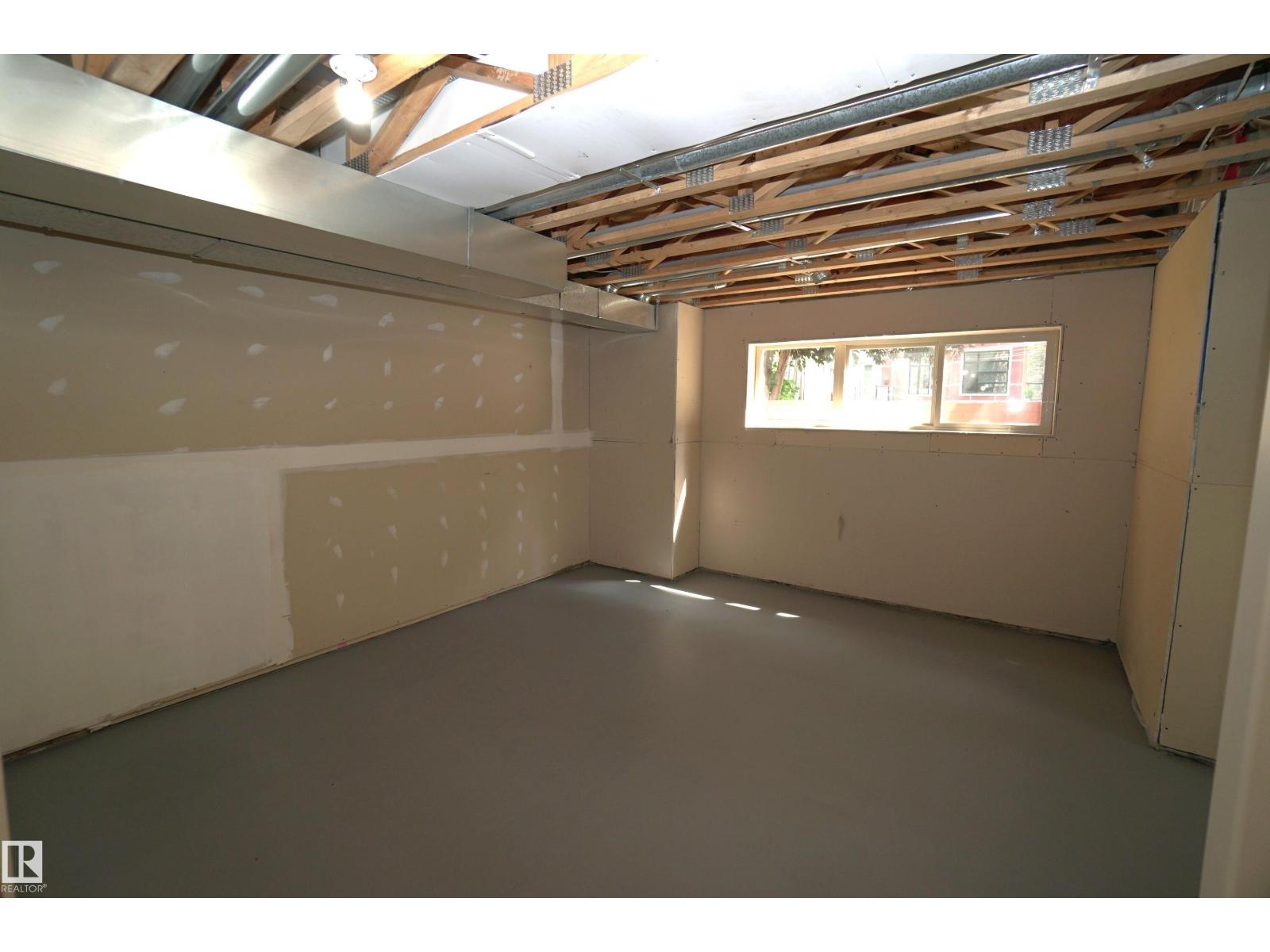 10224 90 ST NW - 30