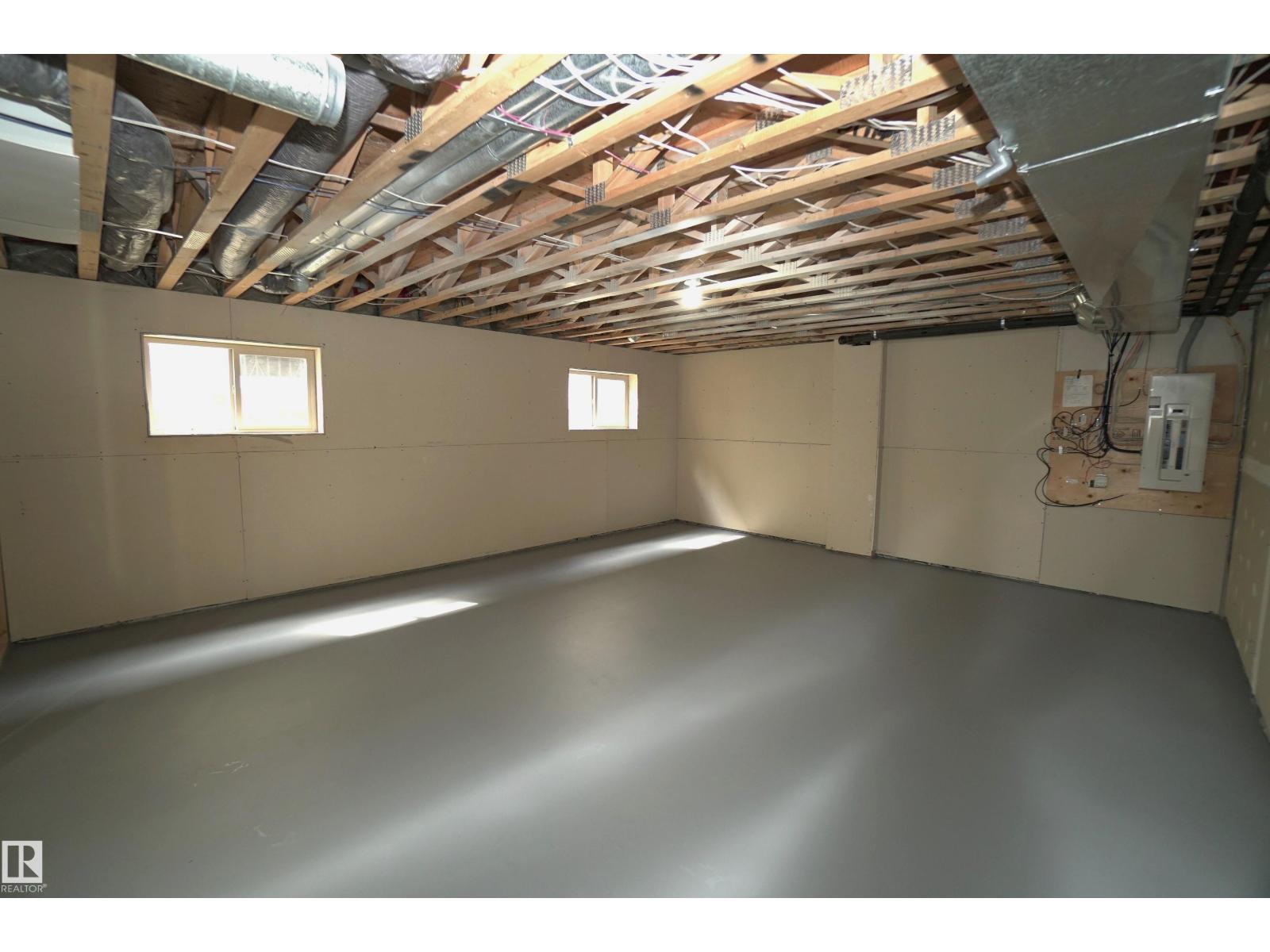10224 90 ST NW - 32