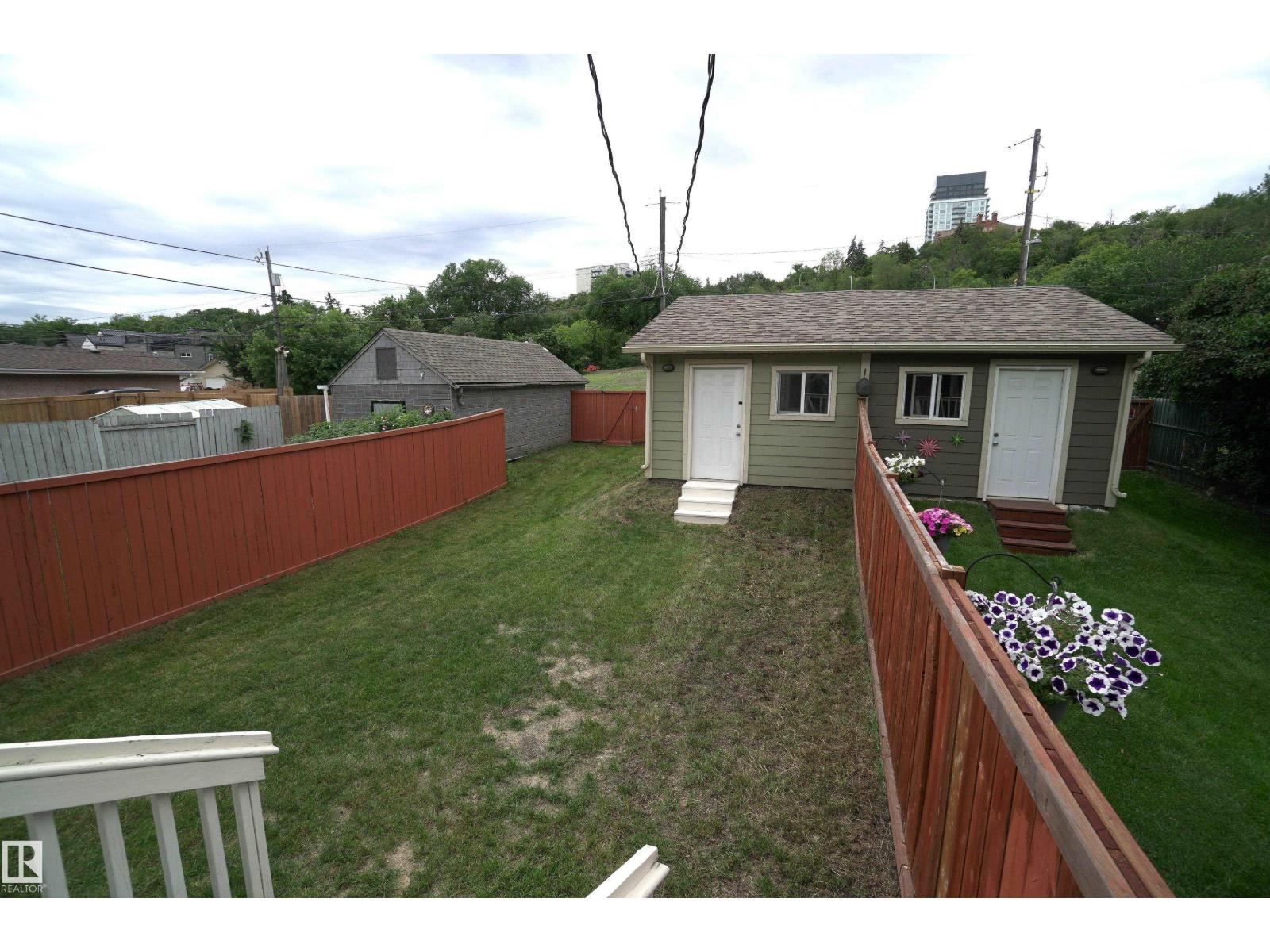 10224 90 ST NW - 35