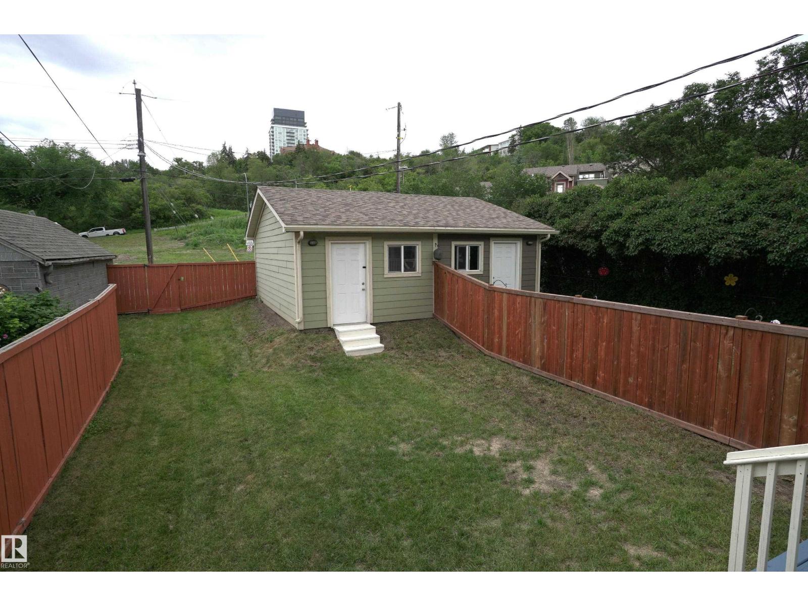 10224 90 ST NW - 37