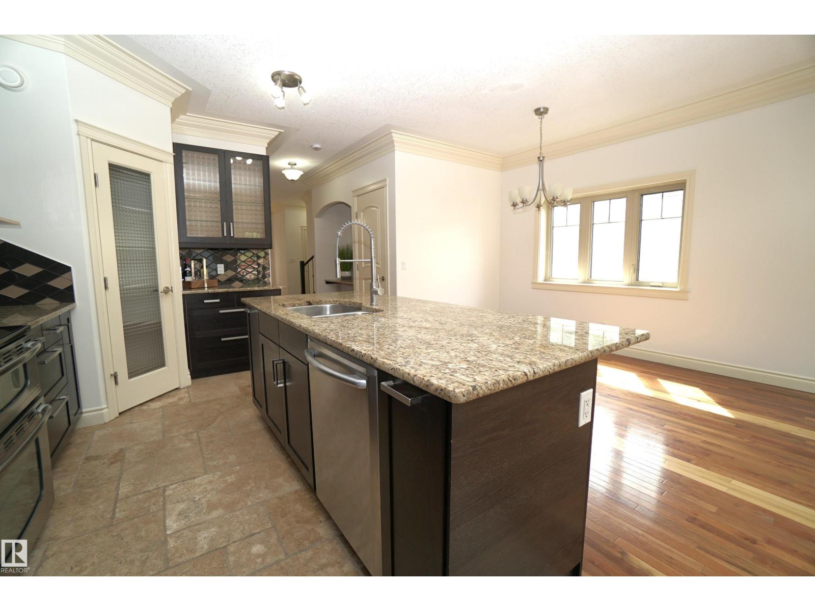 10224 90 ST NW - 5