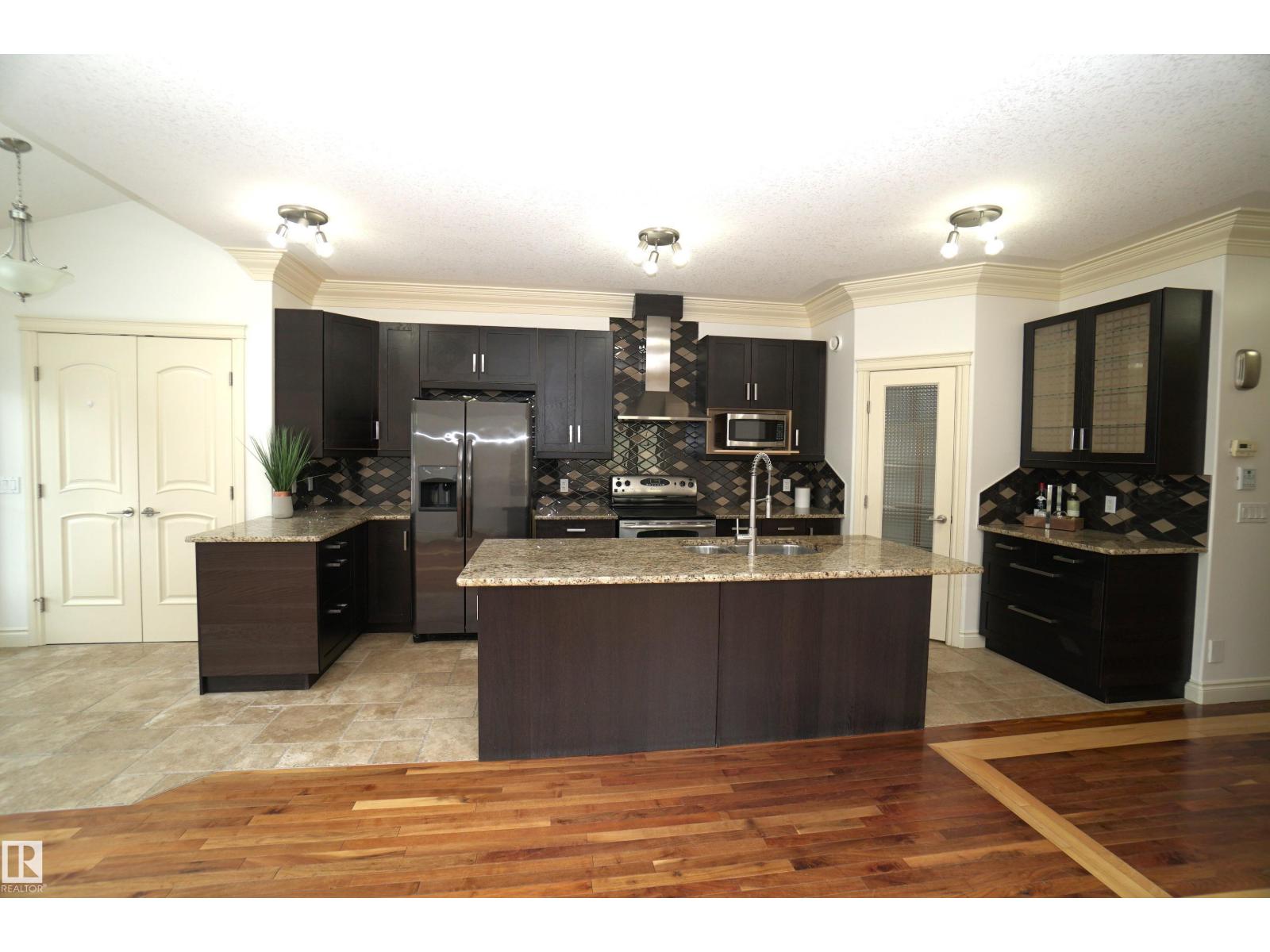 10224 90 ST NW - 9