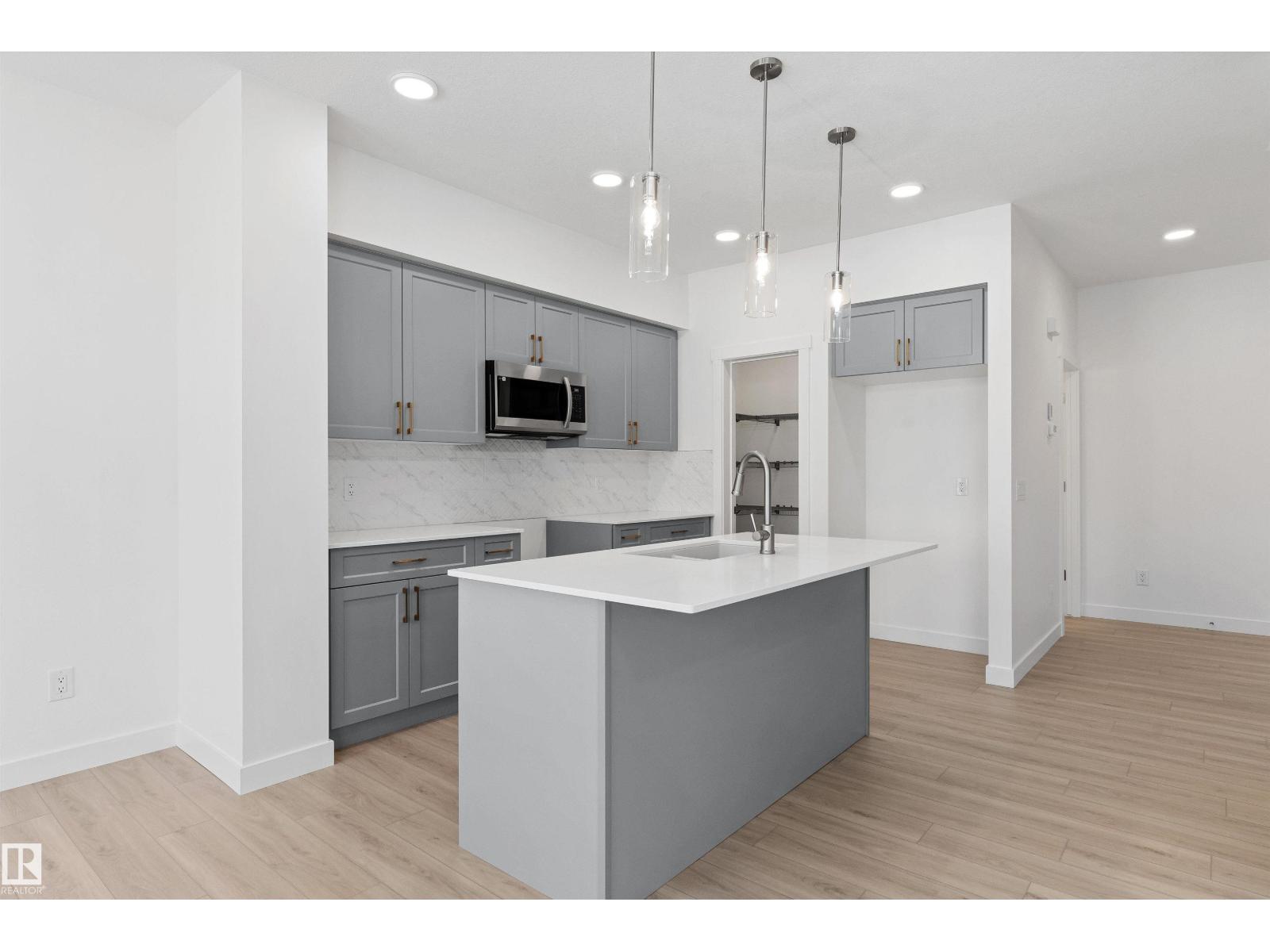 922 18 AV NW - 5