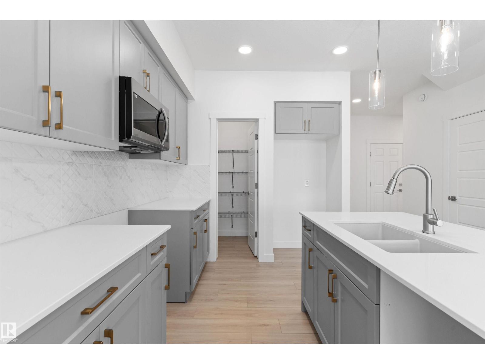 922 18 AV NW - 9