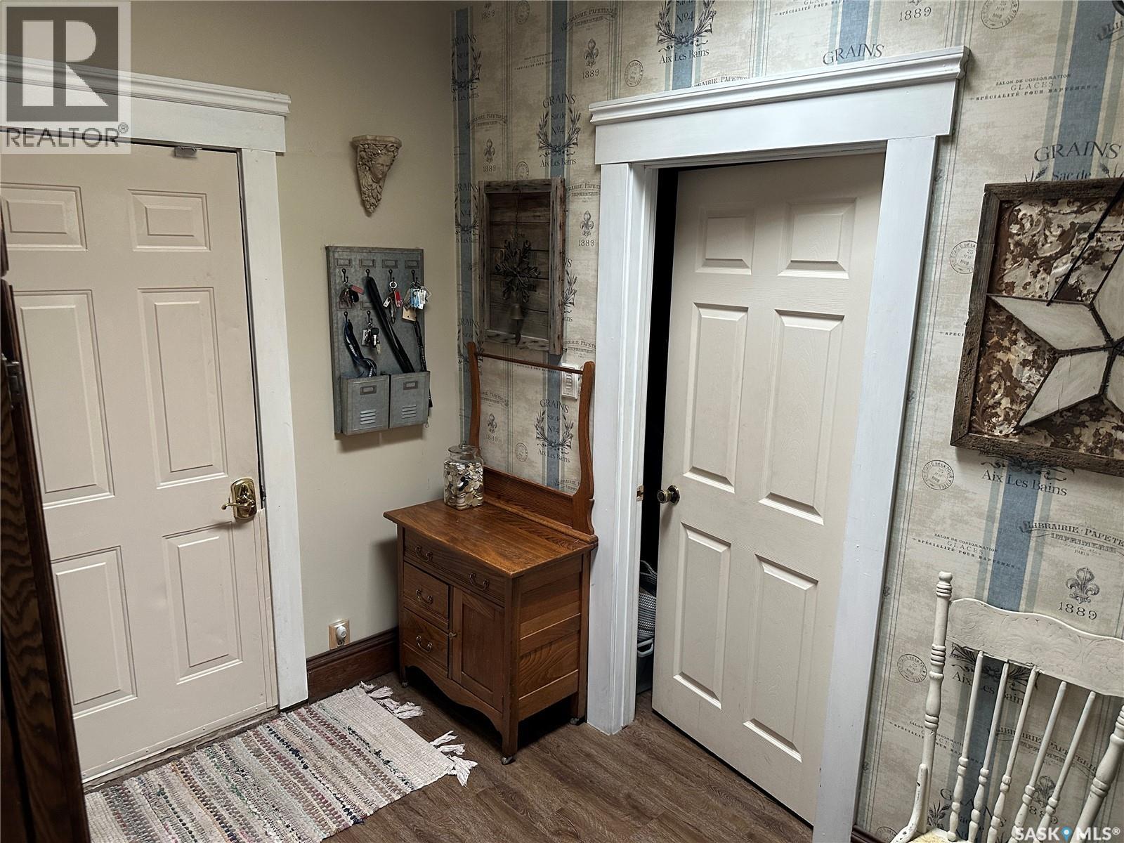 503 Bison AVENUE - 2