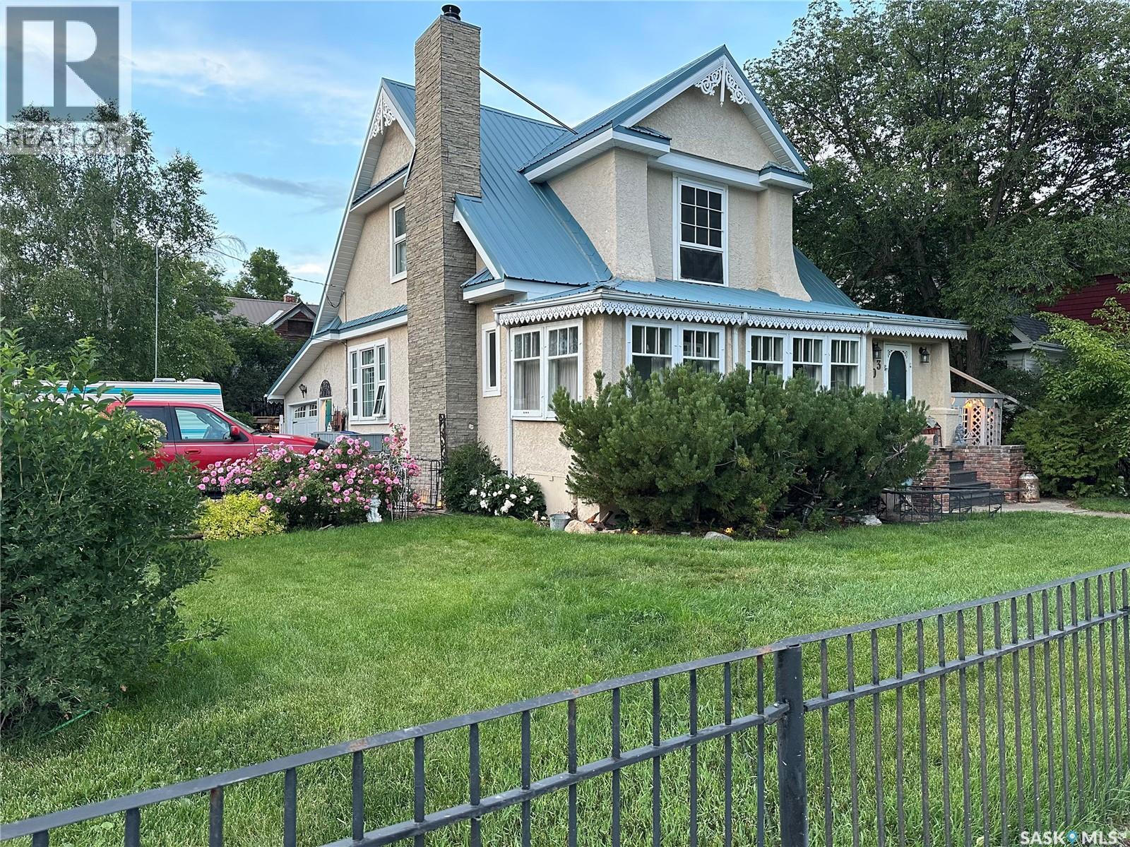 503 Bison AVENUE - 1