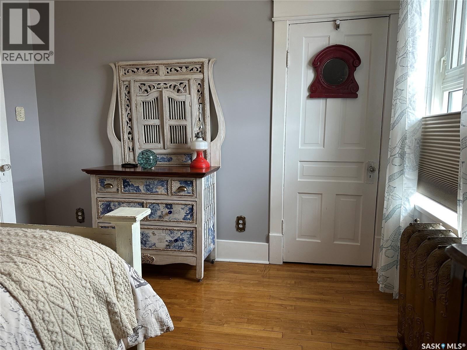 503 Bison AVENUE - 24