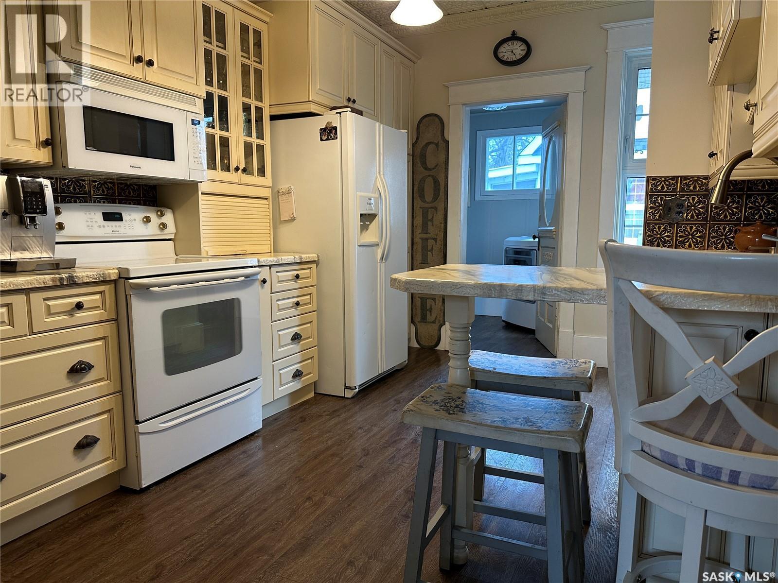 503 Bison AVENUE - 8
