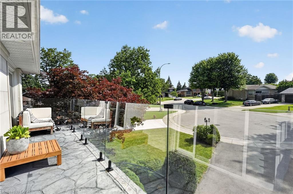 9 LESLIE Drive - 25