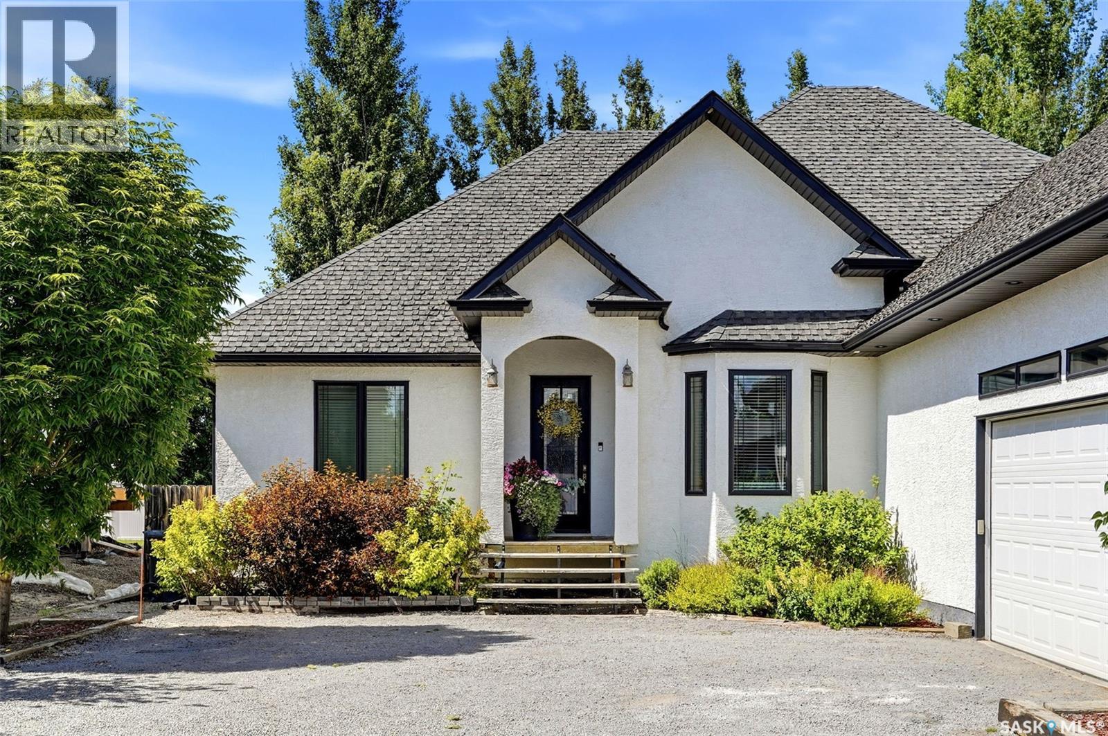 1011 Otterloo STREET - 3