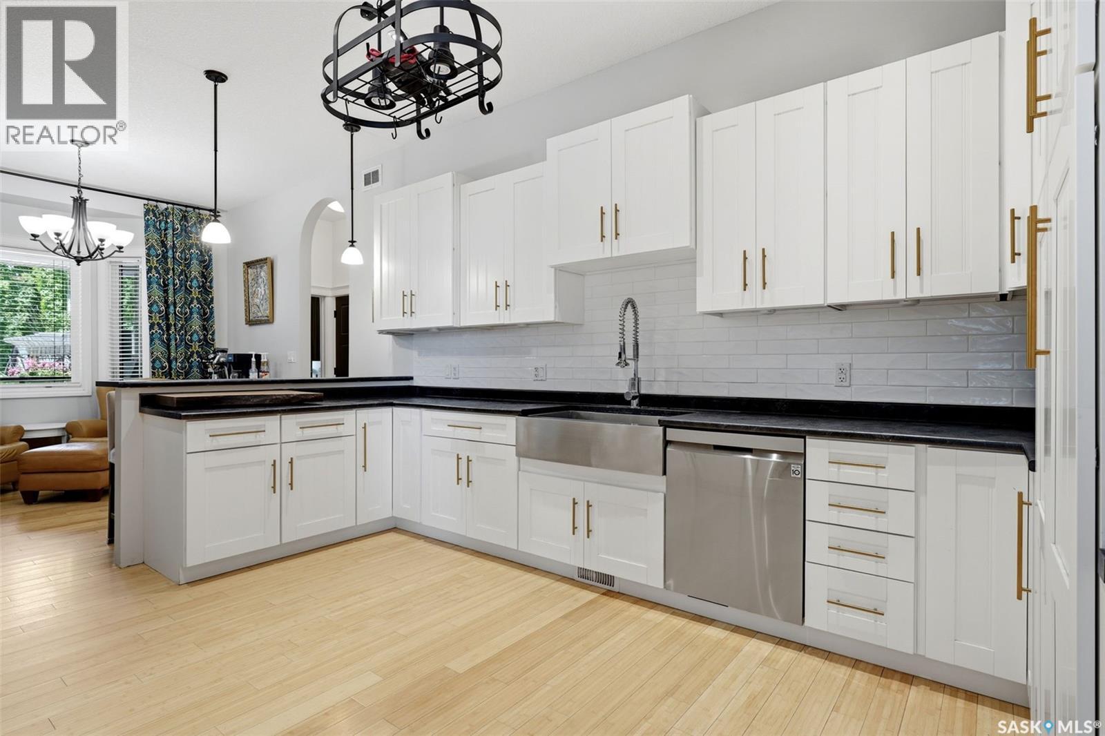 1011 Otterloo STREET - Image 35