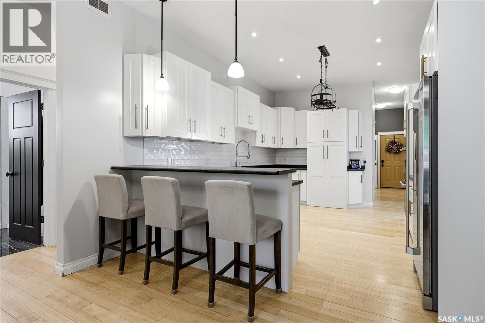 1011 Otterloo STREET - Image 33